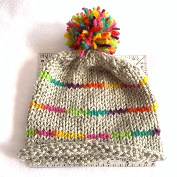 🌈 Handmade rainbow band knit beanie w/ pom-pom 🧶 - Picture 1 of 3